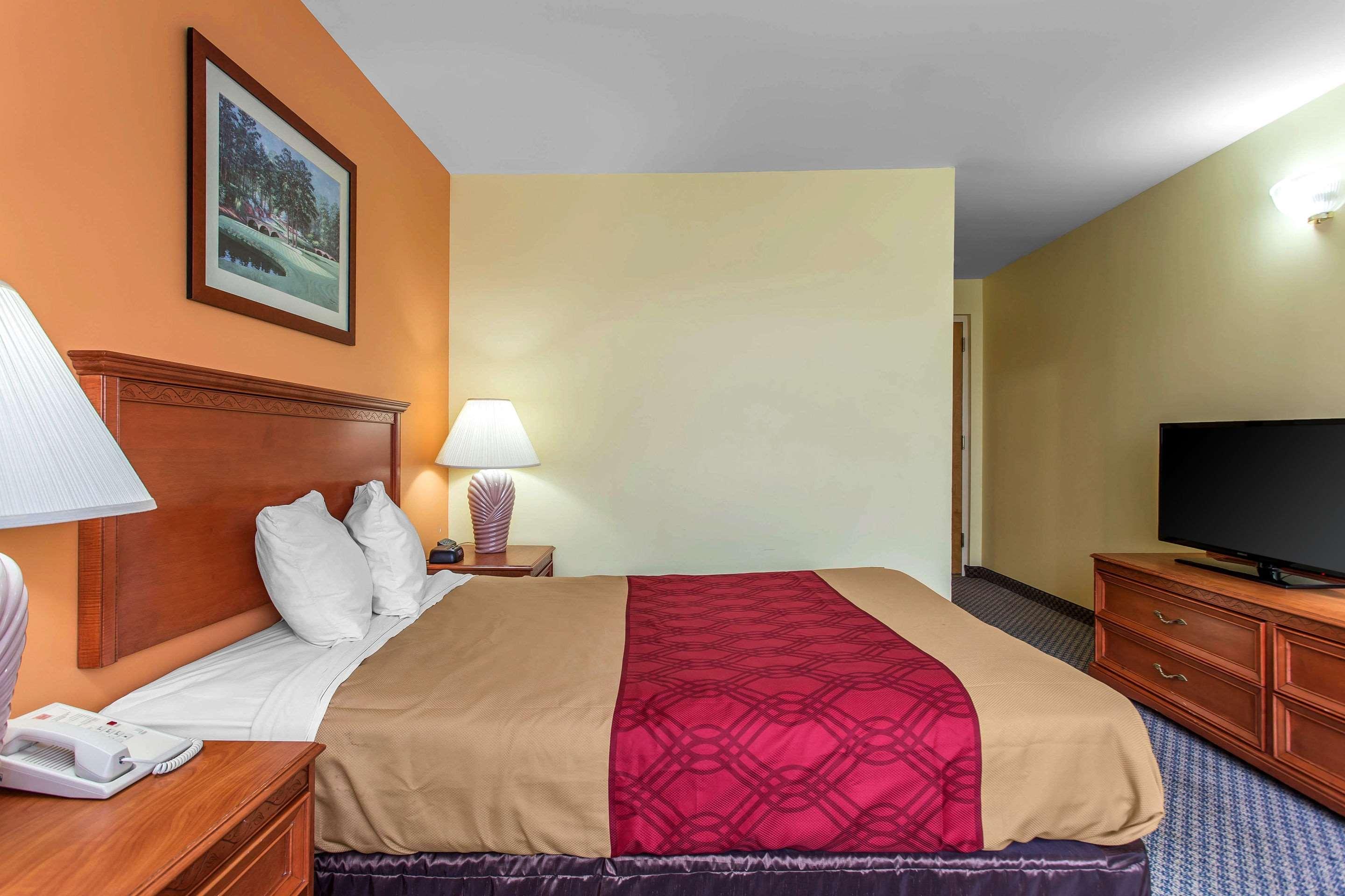 Econo Lodge & Suites Southern Pines Exteriör bild