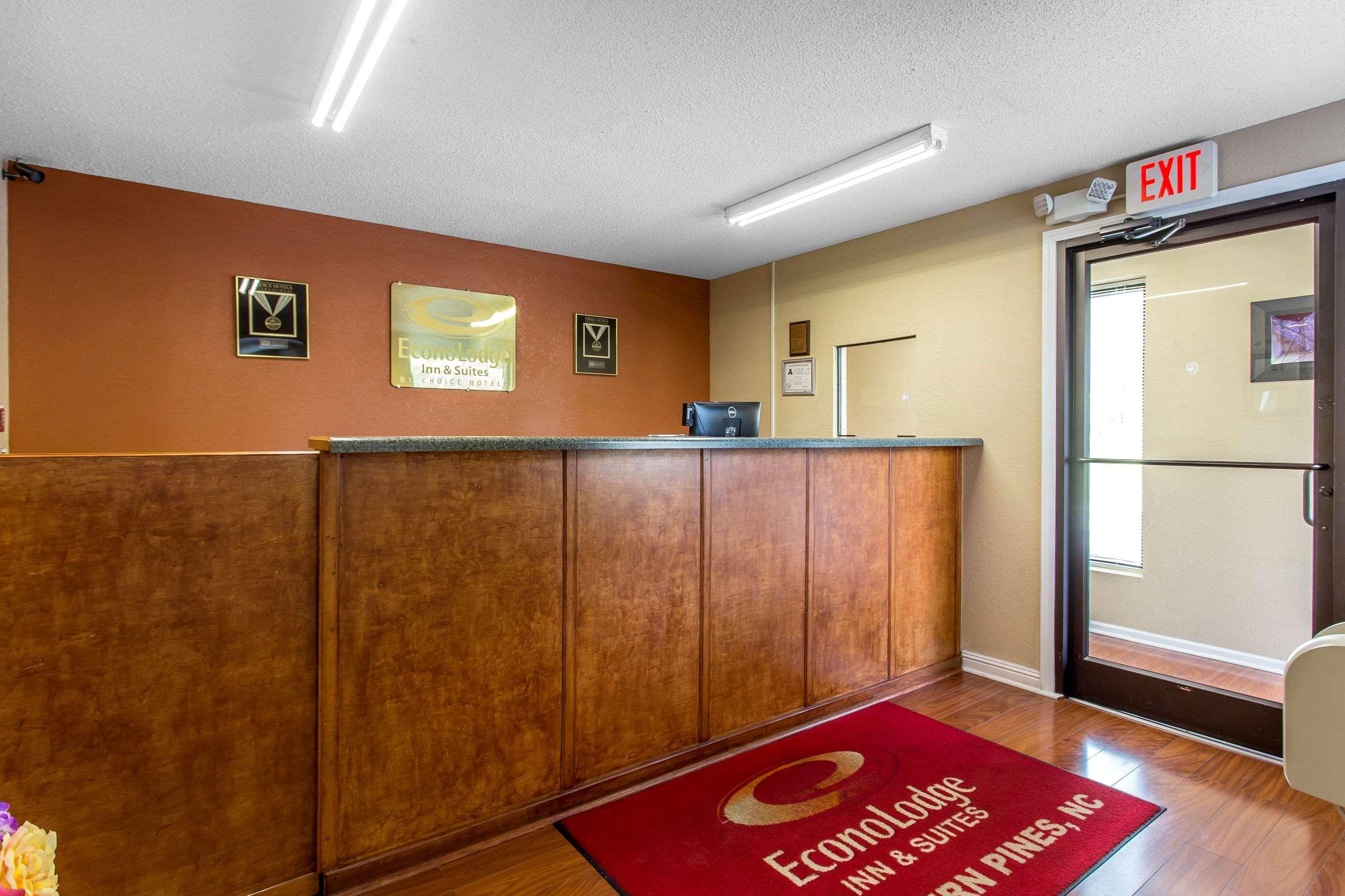 Econo Lodge & Suites Southern Pines Exteriör bild
