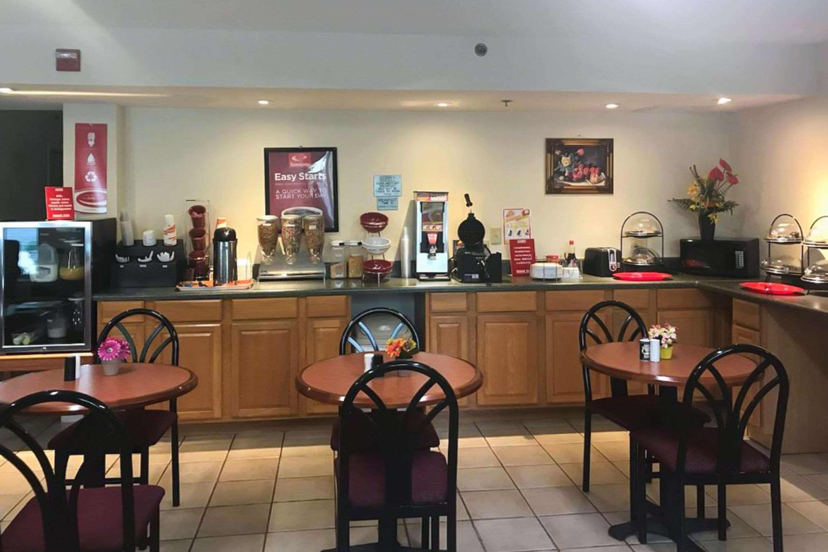 Econo Lodge & Suites Southern Pines Exteriör bild