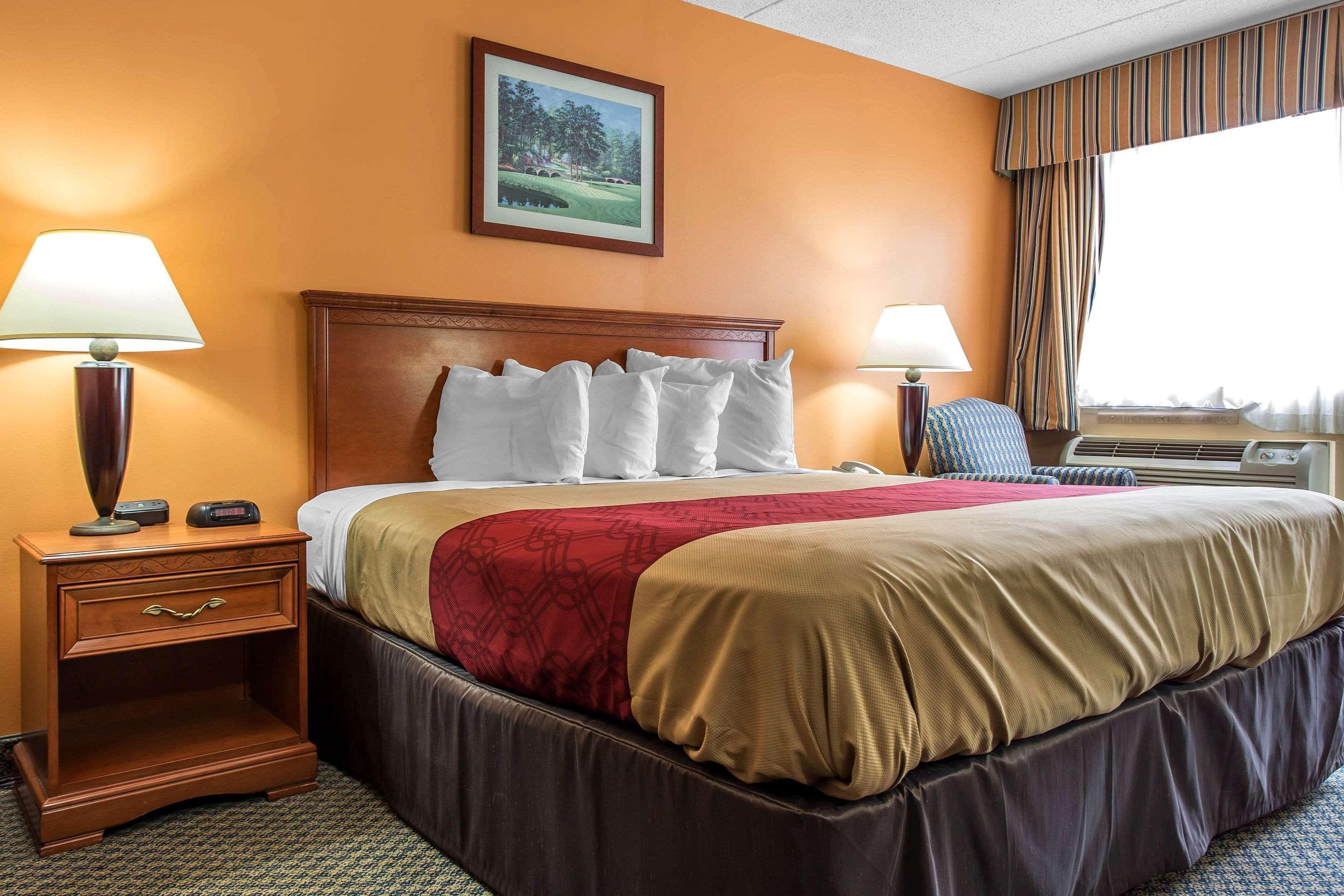 Econo Lodge & Suites Southern Pines Exteriör bild