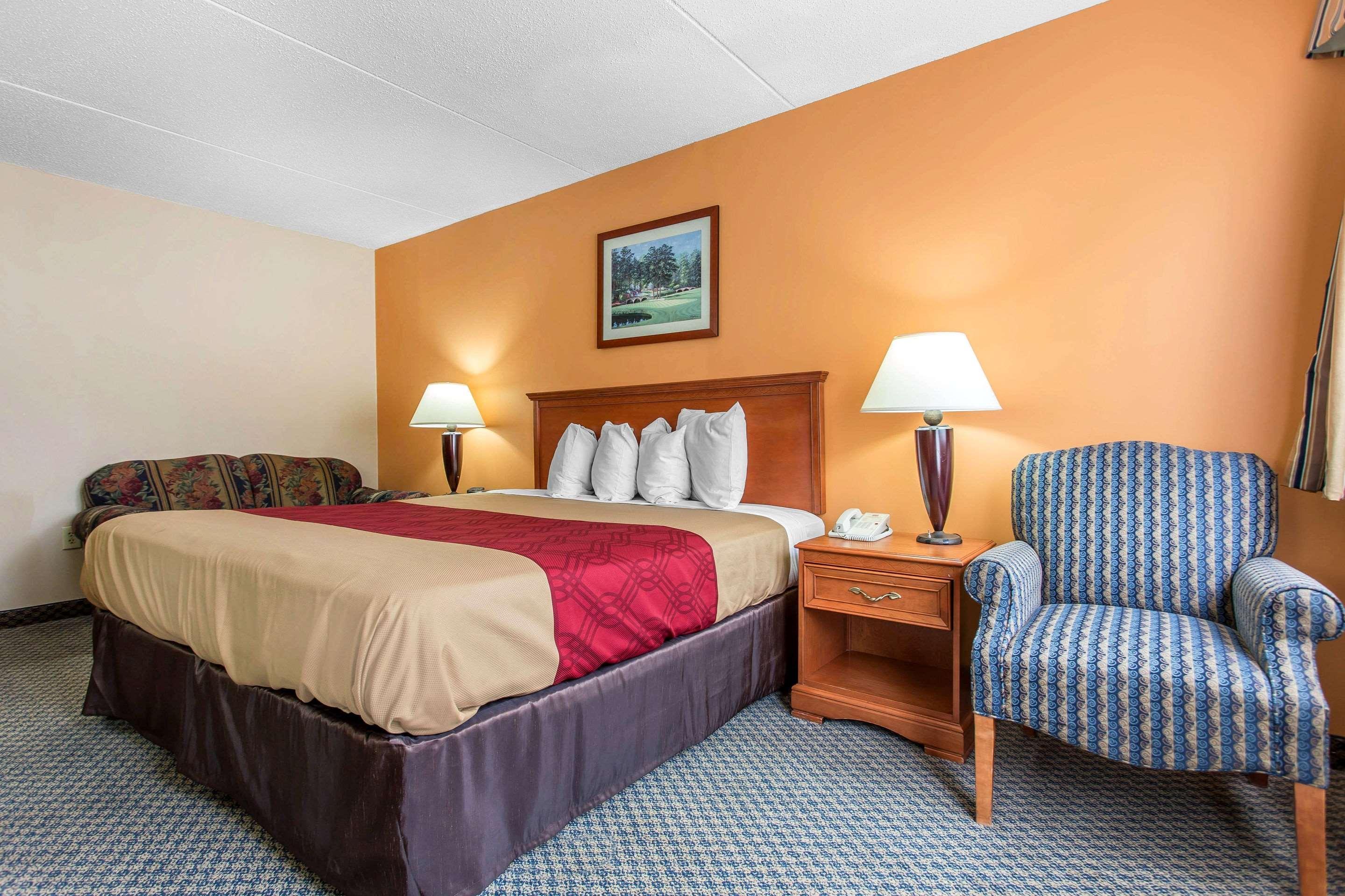 Econo Lodge & Suites Southern Pines Exteriör bild