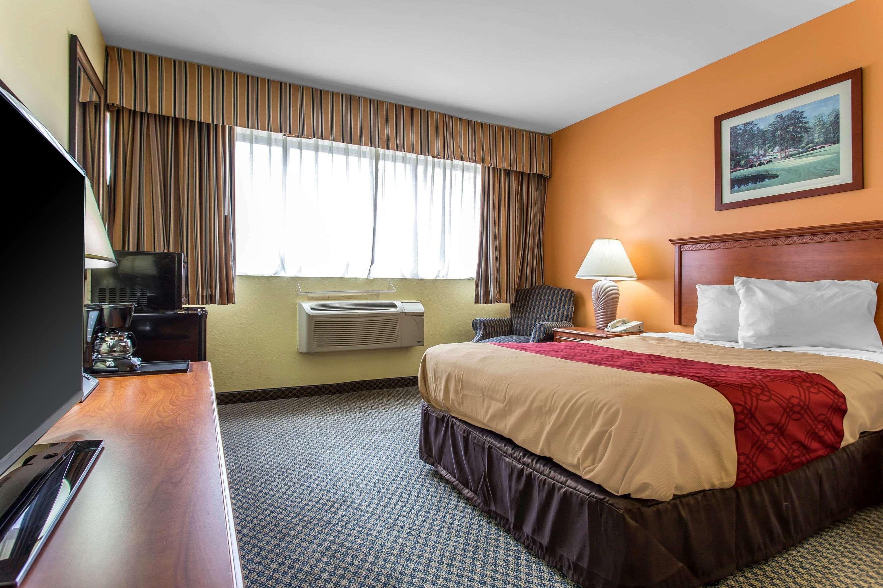 Econo Lodge & Suites Southern Pines Exteriör bild