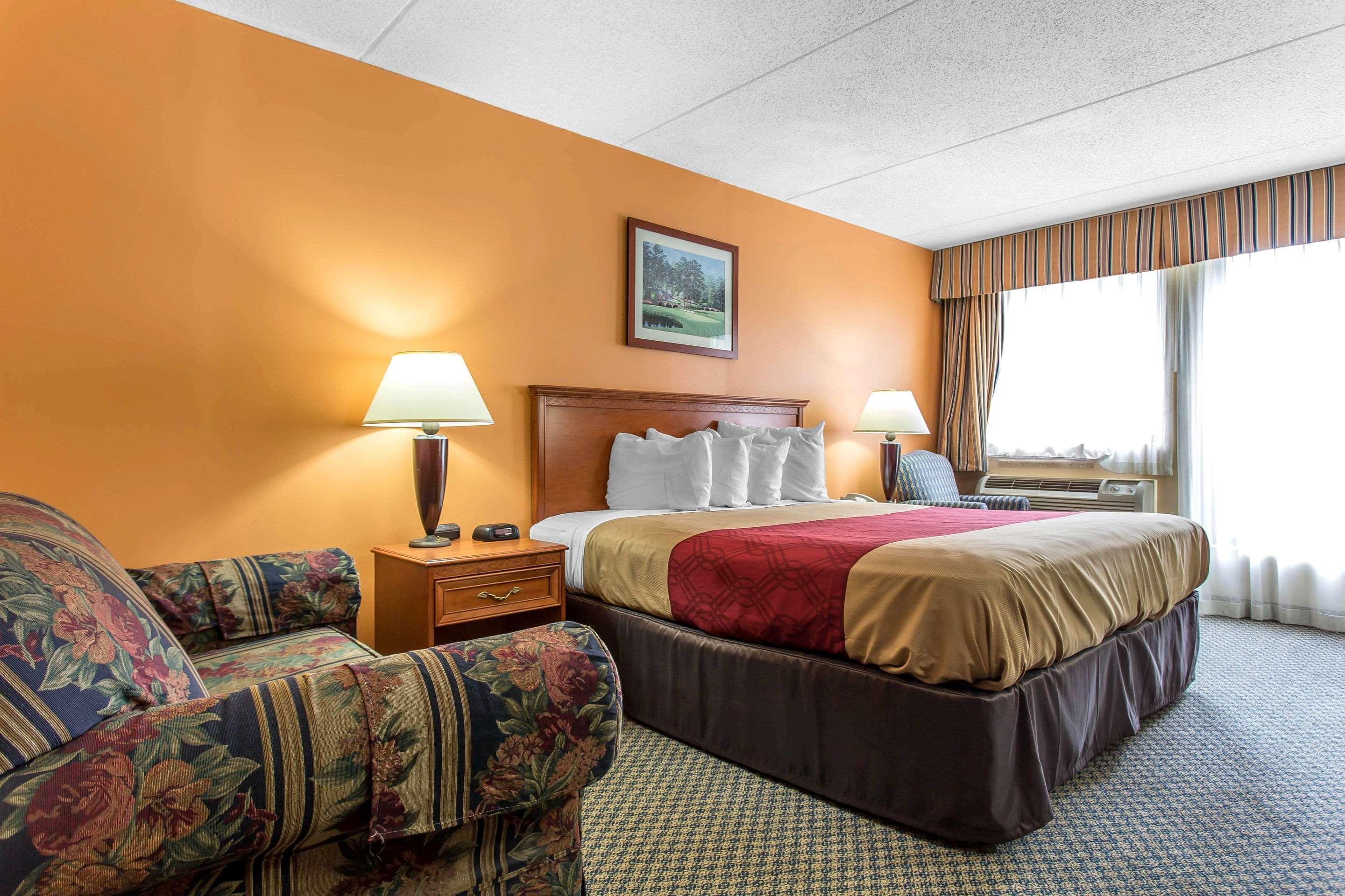 Econo Lodge & Suites Southern Pines Exteriör bild