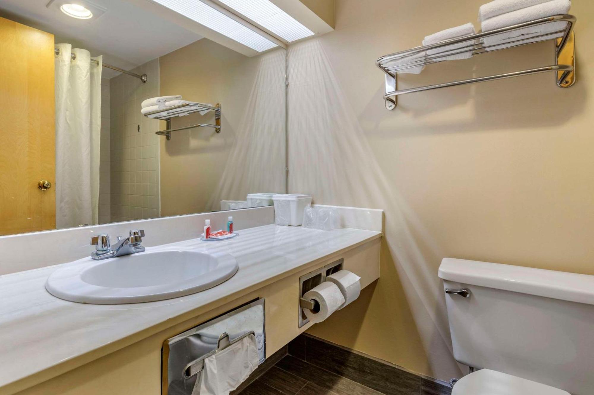 Econo Lodge & Suites Southern Pines Exteriör bild