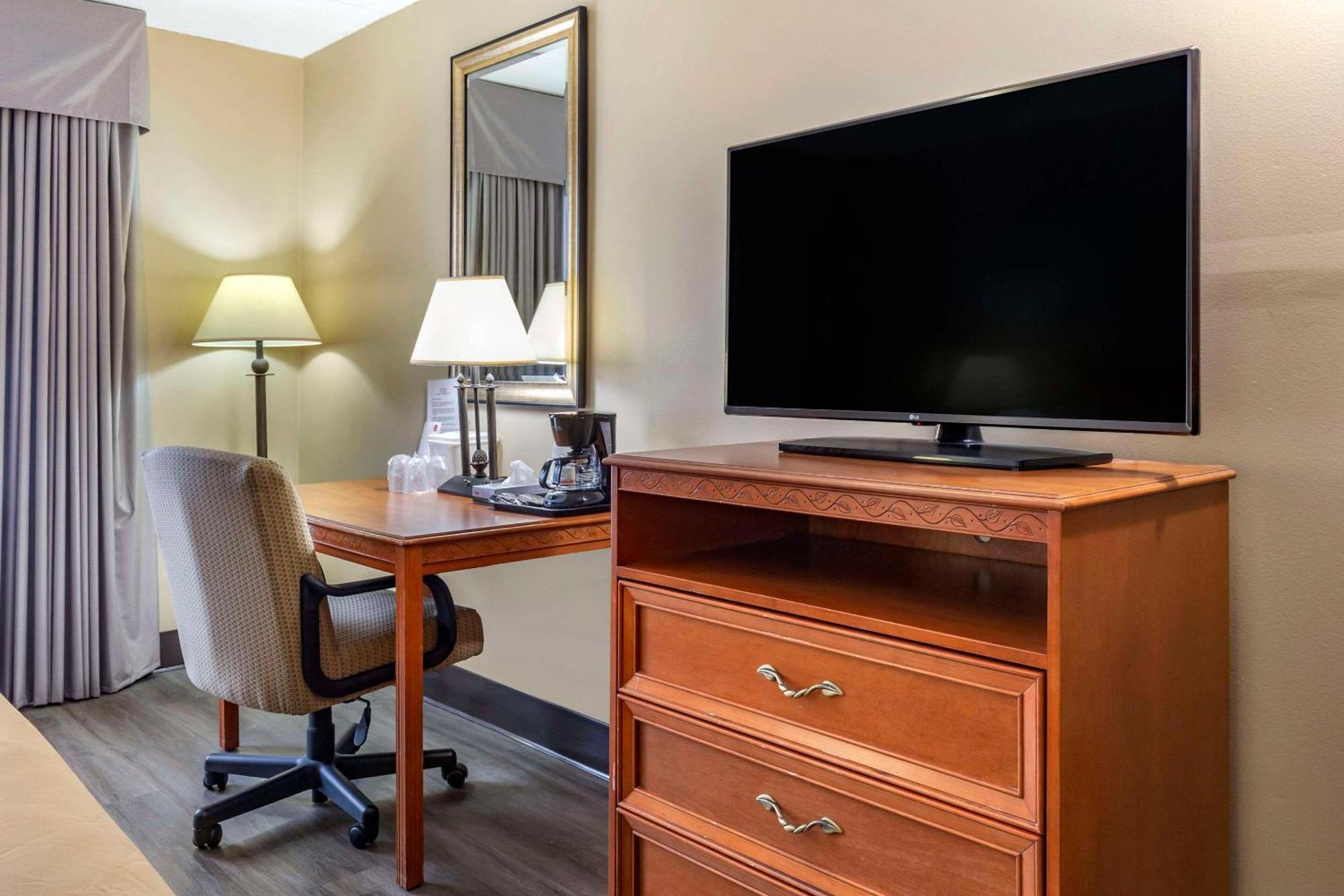 Econo Lodge & Suites Southern Pines Exteriör bild