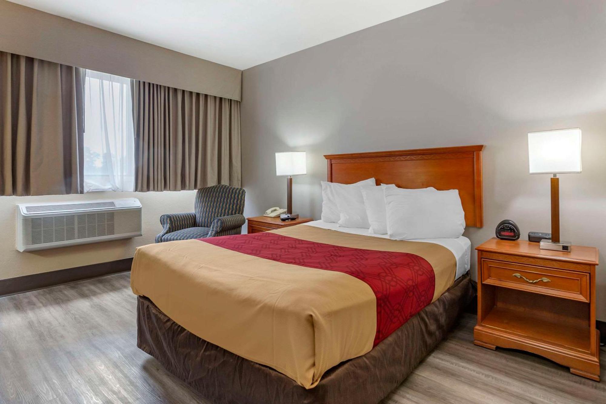 Econo Lodge & Suites Southern Pines Exteriör bild