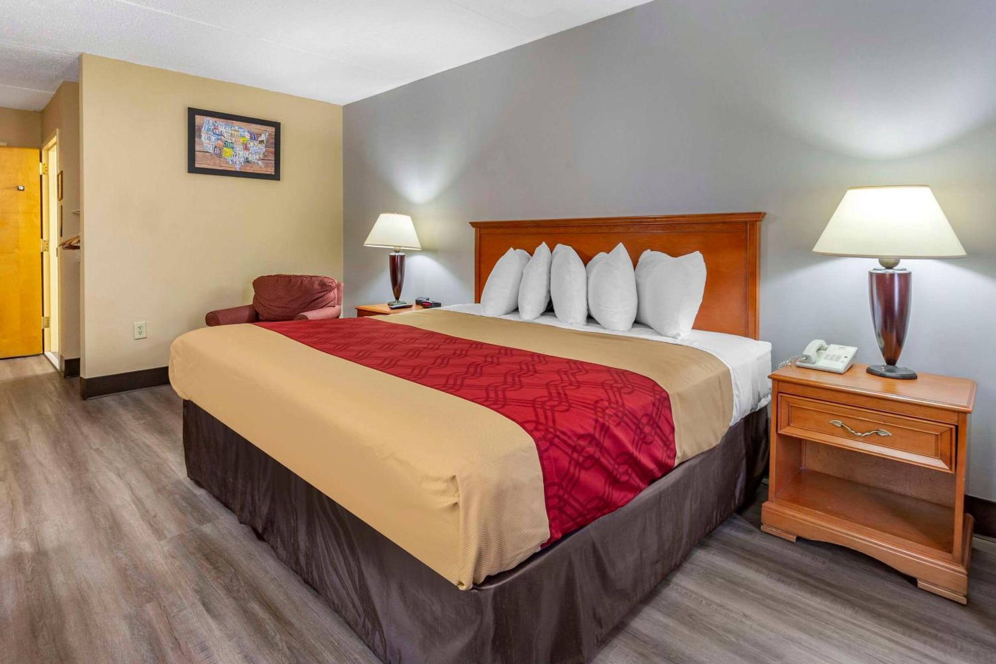 Econo Lodge & Suites Southern Pines Exteriör bild