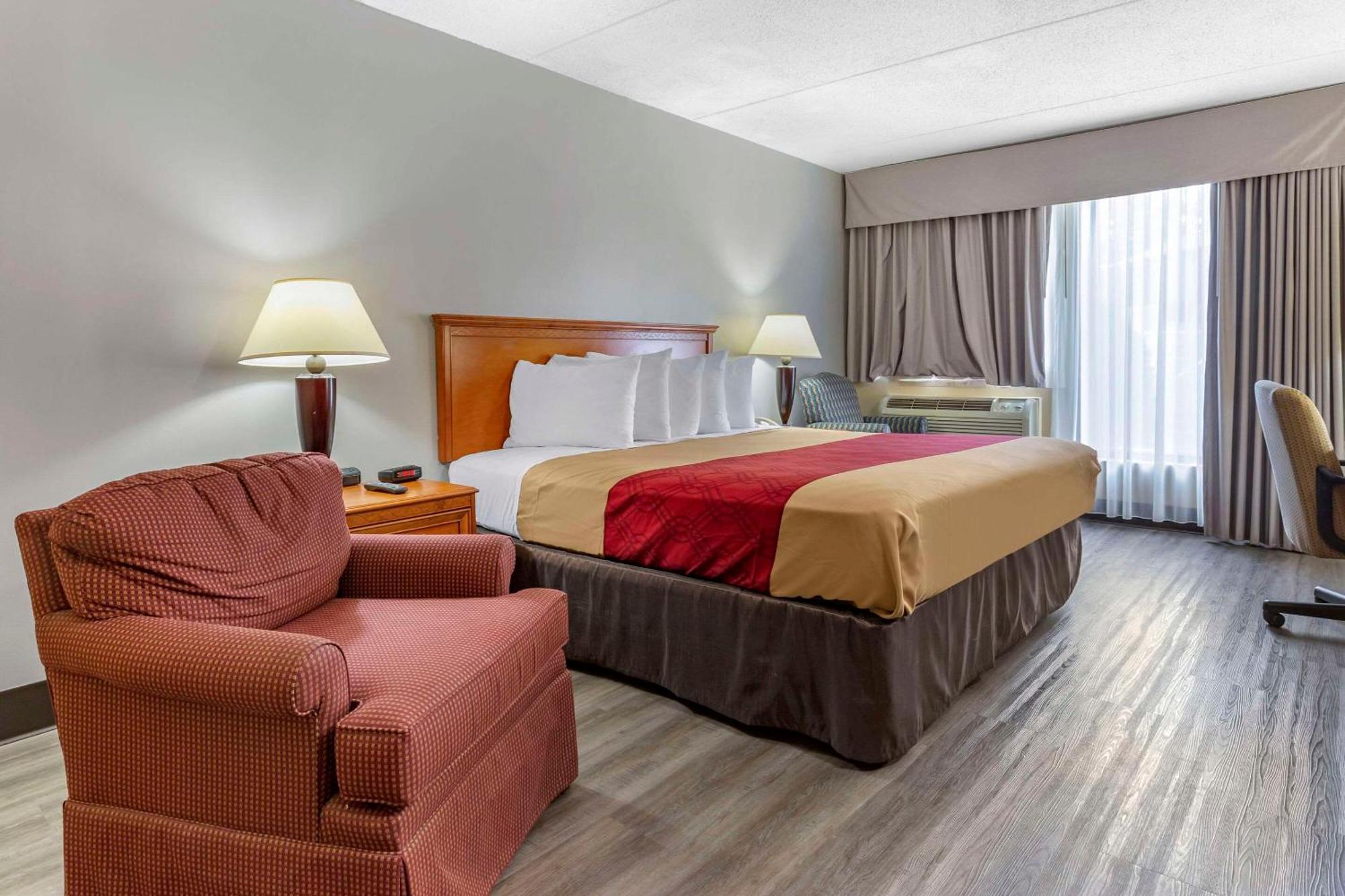 Econo Lodge & Suites Southern Pines Exteriör bild