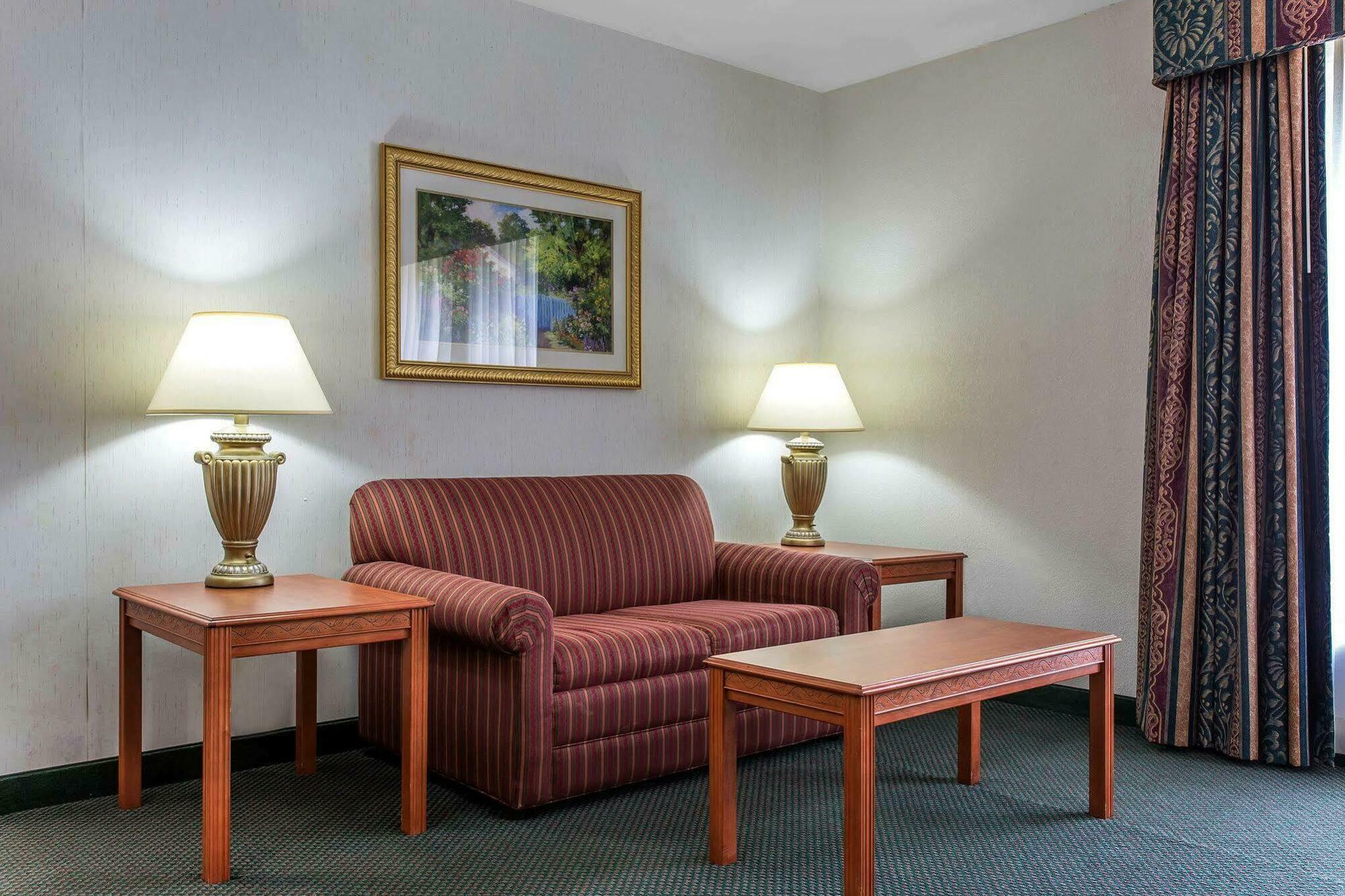 Econo Lodge & Suites Southern Pines Exteriör bild